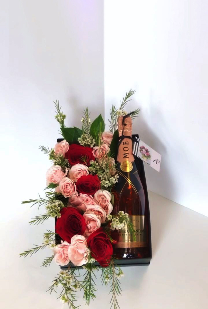 Rượu và hoa sinh nhật đẹp