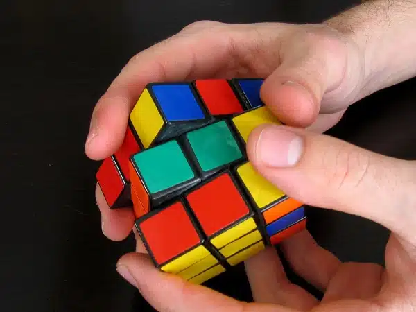 Công thức gấp khối Rubik 6 mặt nhanh chóng chỉ trong vài phút