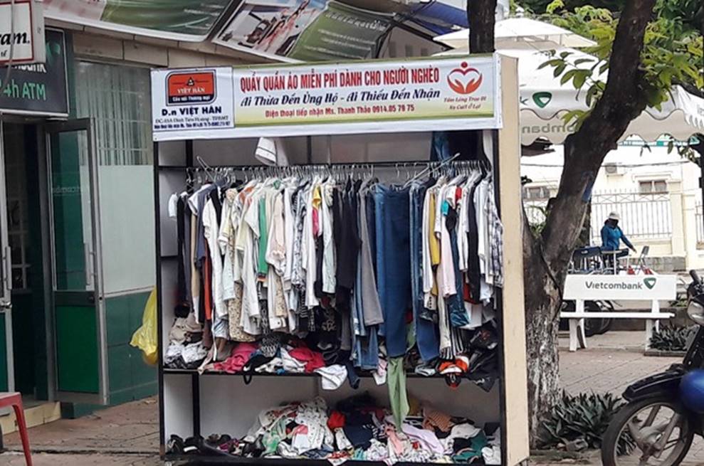Xin quần áo từ thiện rồi lấy đồ đẹp bán, đồ cũ vứt đi | Tin tức Online