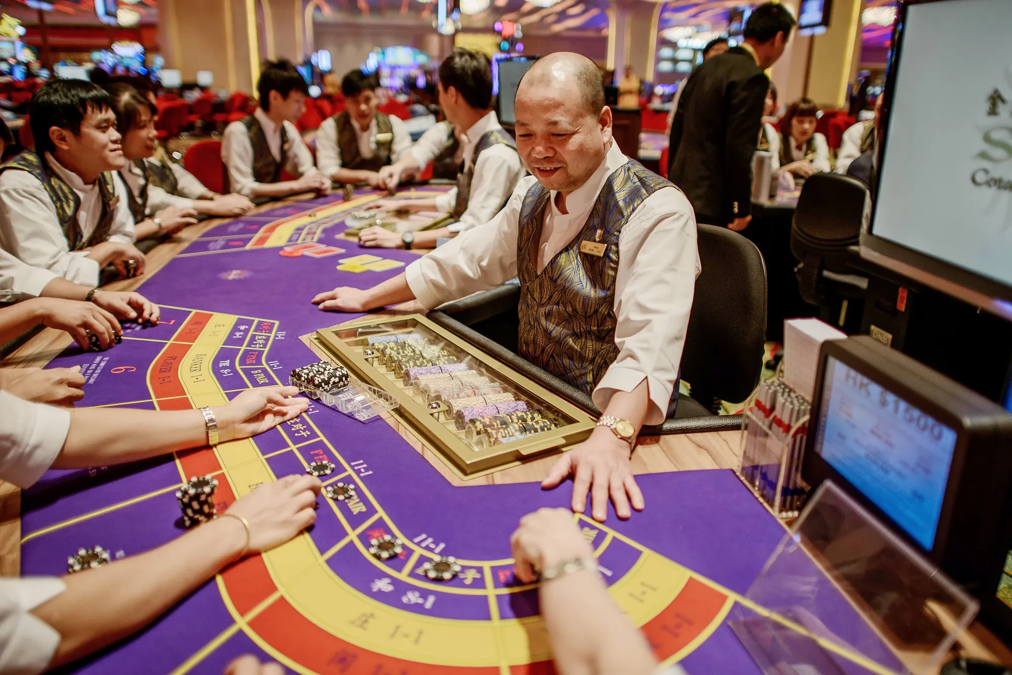 Trang Phục Khi Đi Casino Ở Vương quốc Anh Khách Du Lịch Nên Biết - gocgiaitri.edu.vn