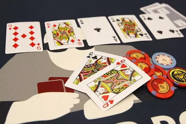 Rác trong poker là gì? Khi nào tôi nên ngừng chơi thẻ rác?