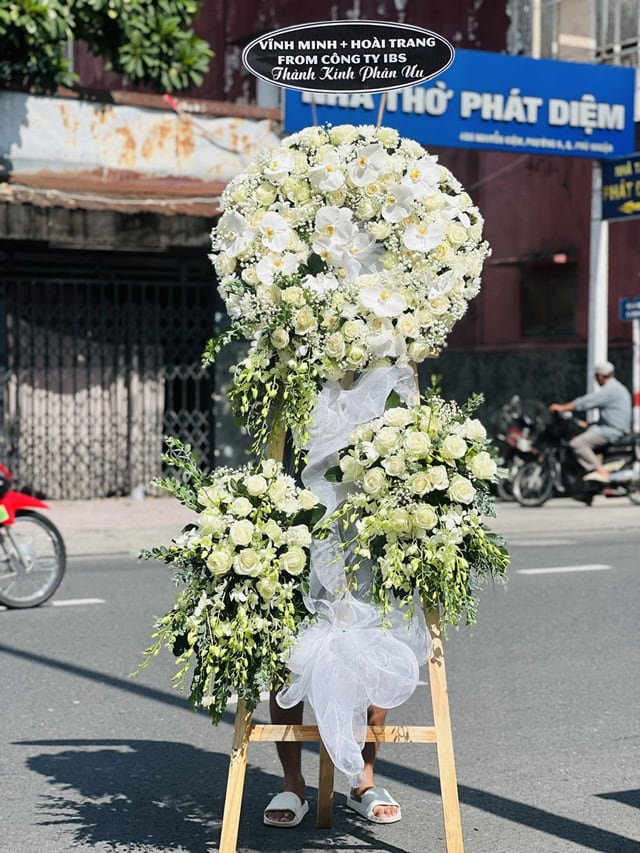 Đặt hoa tang lễ giao nhanh trong 60 phút trên toàn quốc, mẫu mã đa dạng