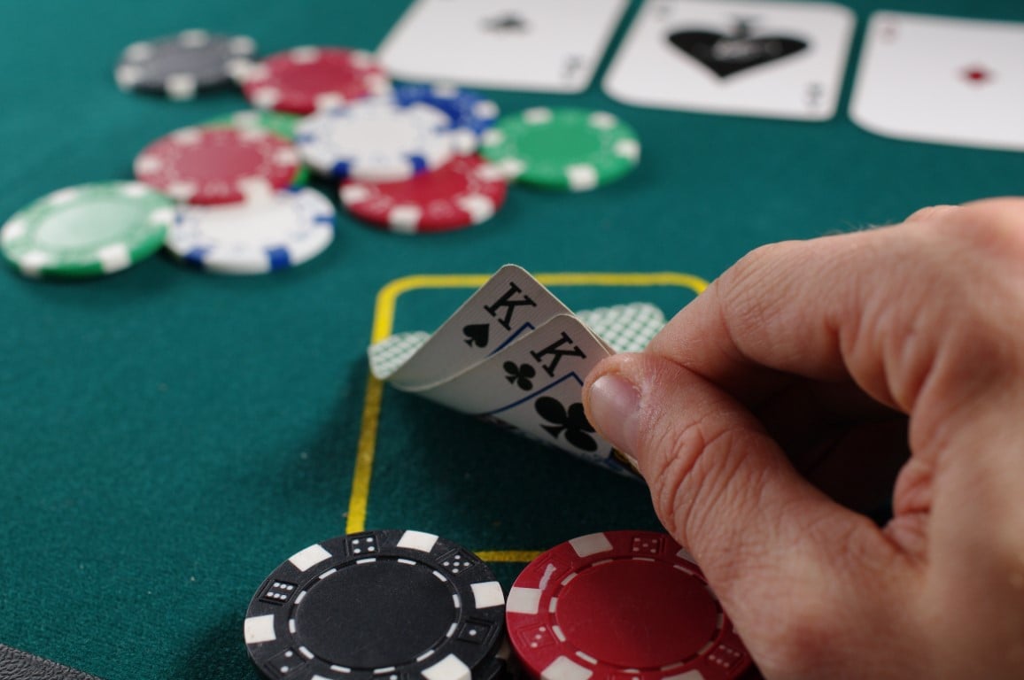 Stud Poker Là Gì? Hướng Dẫn Cách Chơi Stud Poker Chi Tiết